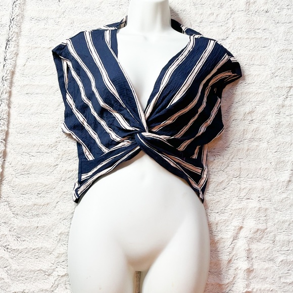 Navy Blue and Tan crop top - Picture 3 of 4